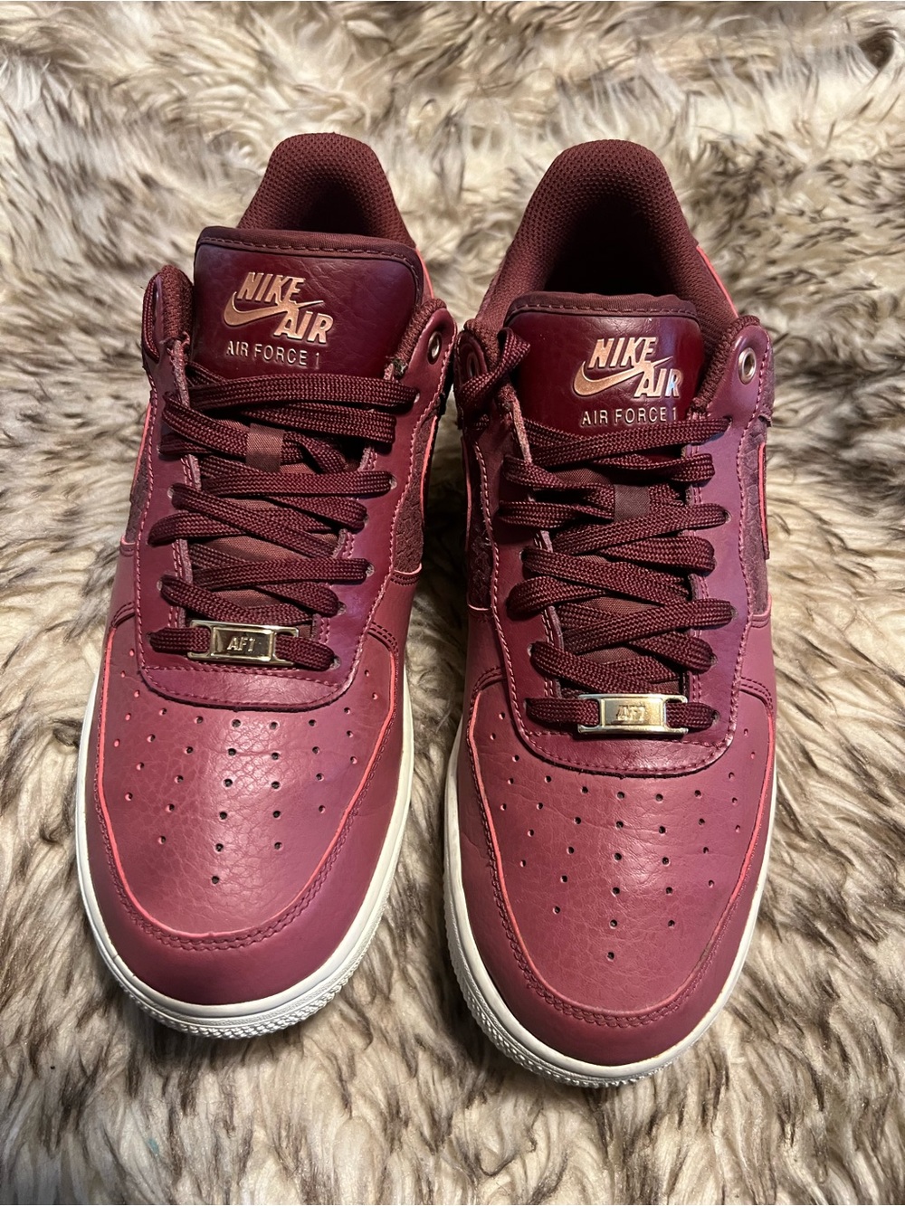 Nike Air Force 1 Men's Sneakers in Burgundy with Gold Accents Sz 9.5